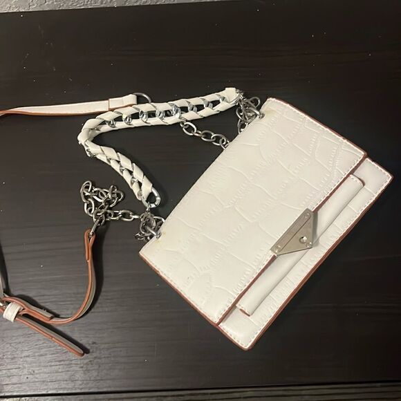 Brand NEW White Leather Crossbody Bag Woven Chain Top Handle NWT - Snap Closure - Picture 1 of 14
